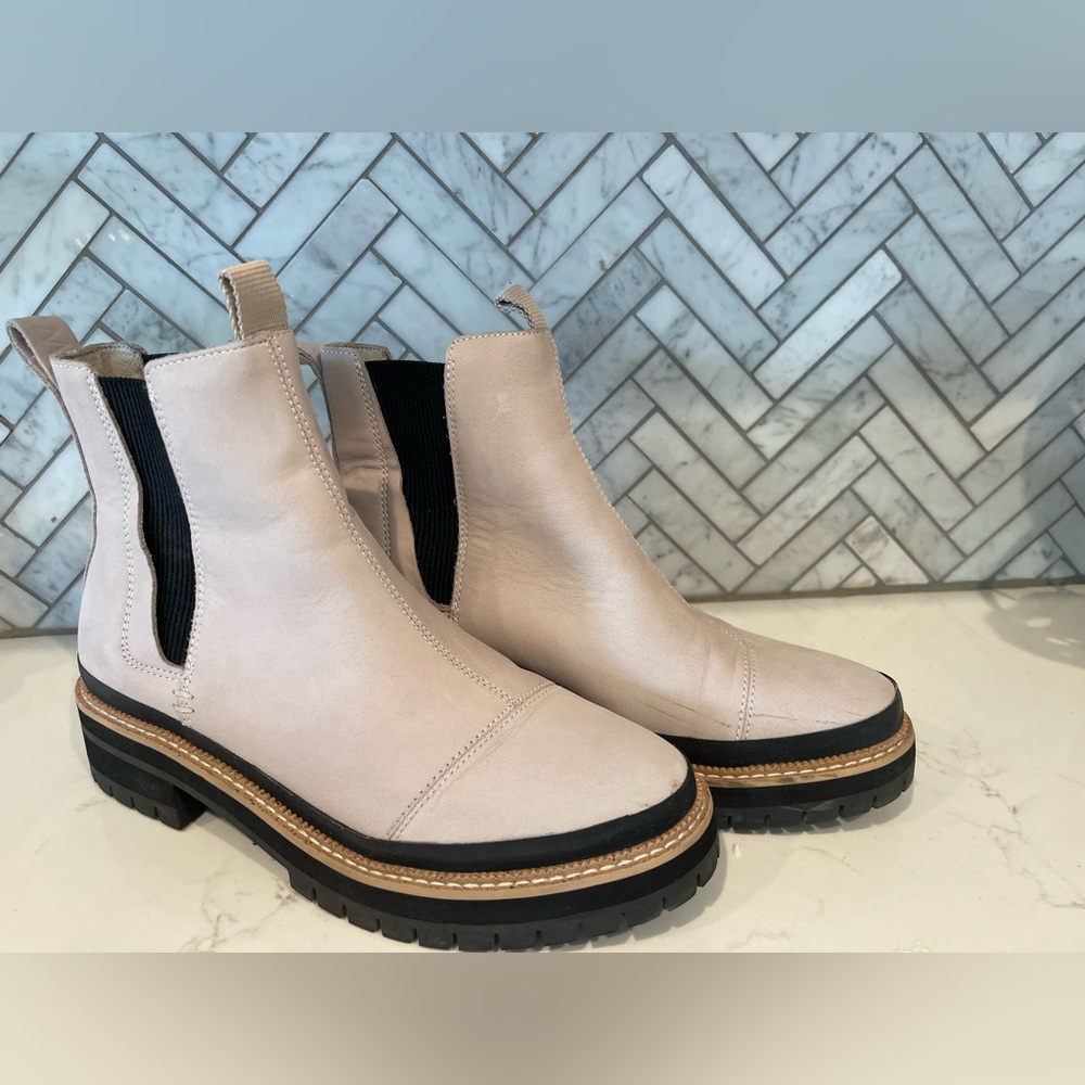 Toms Women's Light Tan Ankle Boots